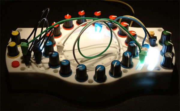 Chimera Synthesis SM16 szekvenszer